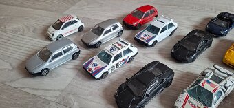 autíčka - modely Bburago 1/43 starší - 7