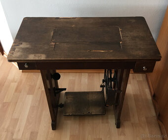 Starožitný šicí stroj Bobbin - 7