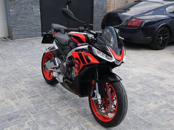 Aprilia Tuono 660 Factory Edice 54 world champions rv2024 - 7
