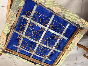 Intarzovaný dubový stůl a šest dubových židlí - 7