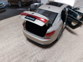 model auta 1:18 Volkswagen Passat 2022, zlatá farba ,Paudi - 7