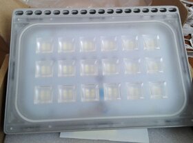 NOVÝ venkovní LED reflektor (světlo, halogen). - 7