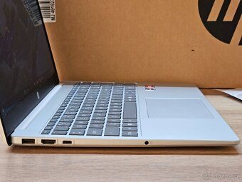 15,6" IPS_HP PAVILION 15_R5-7520U_8GB DDR5_512GB_AMD - 7