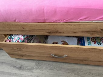 Postel s úložným prostorem - 7