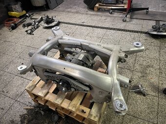 Bmw M6 f12 S63B44B 412kw náhradní díly najeto 17tis - 7