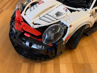 LEGO Technic - Porsche 911 RSR - 7
