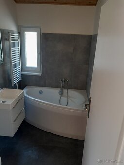 Včetně kuchyně 2+kk,komora,koupelna s wc - 7