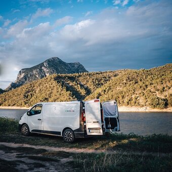 Obytná dodávka Renault Trafic III r.v. 2017, navigace - 7