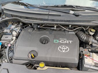 Prodám toyota corolla verso 2.2 d-cat 130kW cena 30000 - 7