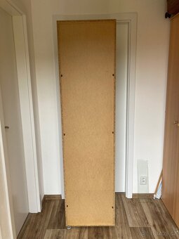 Vysoká skříň/ knihovna, design světlý dub - 7