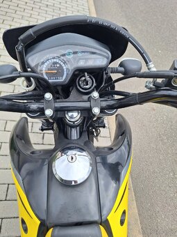 Suzuki 125 sm - 7