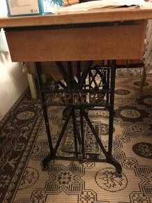Retro šicí stroj - 7