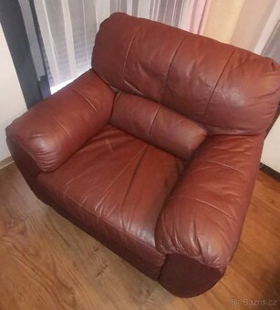 Hnědé kožené křeslo - 7