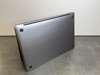 Macbook Pro 15" 2019 / I9 / 16GB / 512GB / Space gray - 7