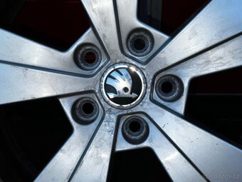 Original ALU kola Škoda 17" 6,5J ET41 + 215/55/R17 - 7