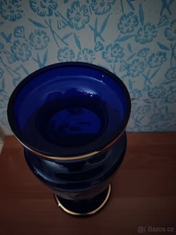 Prodám velkou modrou skleněnou vázu - 7