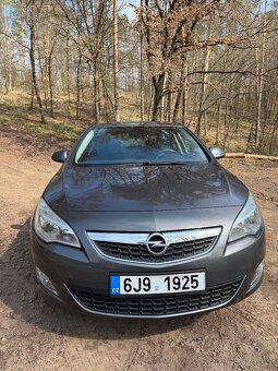 Opel Astra 1.4 Turbo, ve výborném stavu - 7