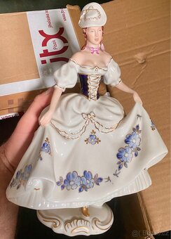 Starožitný porcelán, sochy, vázy, sklo, světla - 7