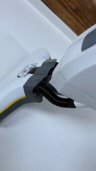 Podlahový mycí stroj KÄRCHER FC 5 Cordless Premium White bat - 7