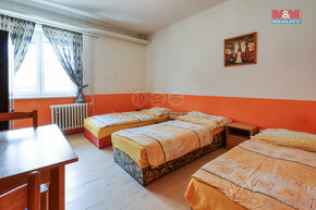 Prodej hotelu, penzionu, 2203 m², Lišov, ul. třída 5. května - 7