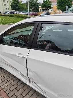 Hyundai i30 kombi havarované 2014 - 7