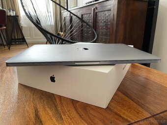 MacBook PRO 13 (2018) / Space Gray / 256GB / Touch Bar - 7