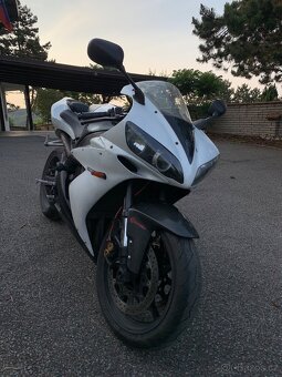 Yamaha YZF 1000 R1 - 7