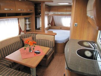 Prodám karavan Hobby 560 kmfe,,r.v.2009 + mover + markýza. - 7