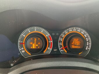 TOYOTA AURIS - 7
