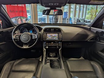 Jaguar XE 2.0d A/T R-SPORT PANORAMA, KAMERA, DPH - 7