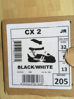 Lyže Salomon 90 cm, lyžáky vel. 32, helma UVEX - 7