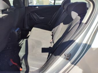 VW Passat č. 2408 - 7