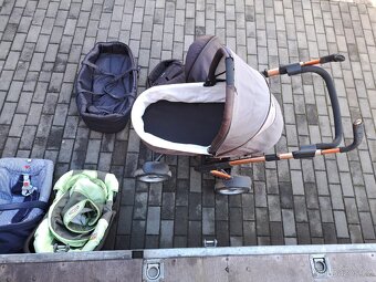 Kombinovatelný kočárek a přenosné sedačky pro děti. - 7