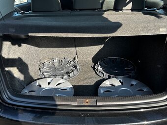 VW Golf V 1.4i 55kw, r.2005, serviska, STK, klimatizace - 7