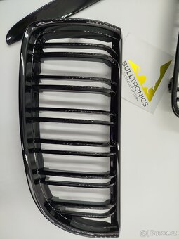 Černé ledvinky grill BMW E90 e91 e92 lesklá černá nové - 7