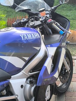 Yamaha R6 - 7