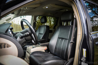 Chrysler Town and Country 3,6L V6 benzín - 7