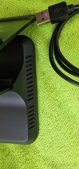 Nepoužívaná bezdrátová nabíječka se sklonem k používaní běhe - 7