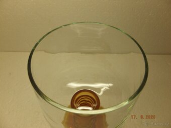 Obrovská ambrová číše, brus hrdla, obsah 1060 ml. - 7