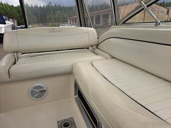 Motorová kajutová loď Bayliner 2655 - 7