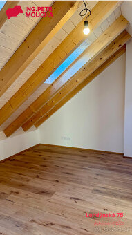 Světlý byt 2+kk s velkou terasou ve vrchním patře, Londýnská - 7