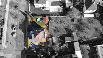 Unikátní dvougenerační vila, pozemek 540m2, studna, Hradec K - 7
