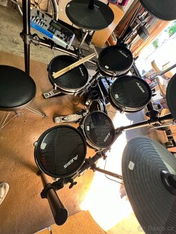 Alesis DM10 + Medeli AP30 kombo – komplet pro bubeníka - 7