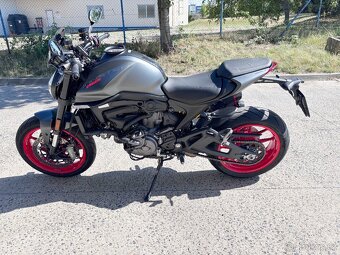 Prodám Ducati Monster 937 šedý - 2023 - 4.436 km - 7