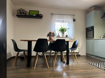 Rodinný dům 330m2 + zahrada 1737m2, 2 bytové jednotky, garáž - 7
