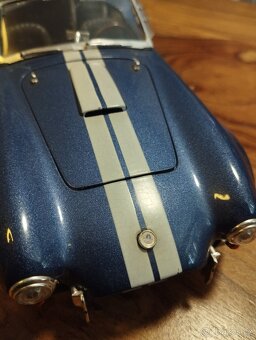 Shelby Cobra 1/18 Road Tough - 7