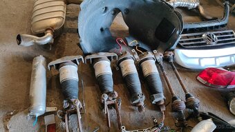 VW Touareg V10 TDI díly, barva LA7W - 7