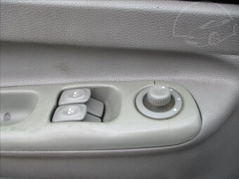 Renault Twingo 1,2 i POSILOVAČ ŘÍZENÍ - 7