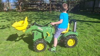 šlapací traktor John Deere - 7