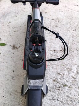 Elektrokolobezka Aprilia sr1 - 7